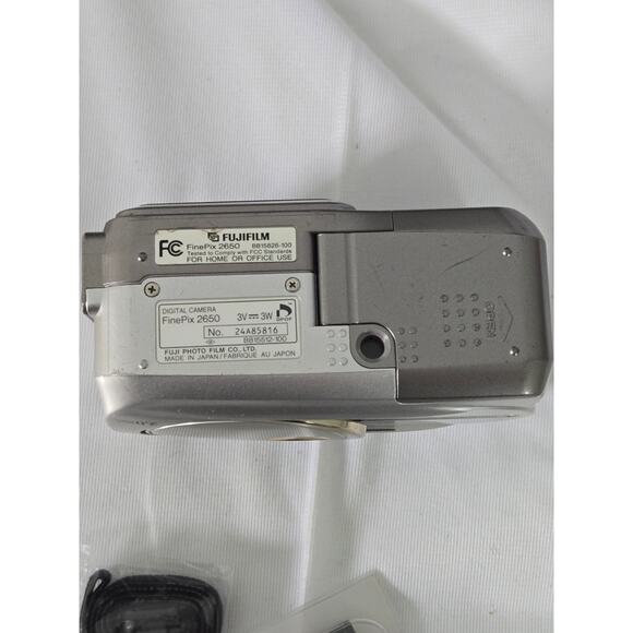 Fujifilm FinePix 2650 Digital Camera 2.0MP Silver 64 MB Card Original Box Works! - Picture 9 of 11
